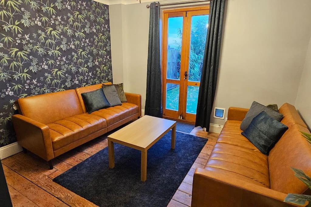 The Hive 4 Bed House Pool Table Air-Con Villa Мейдстън Екстериор снимка