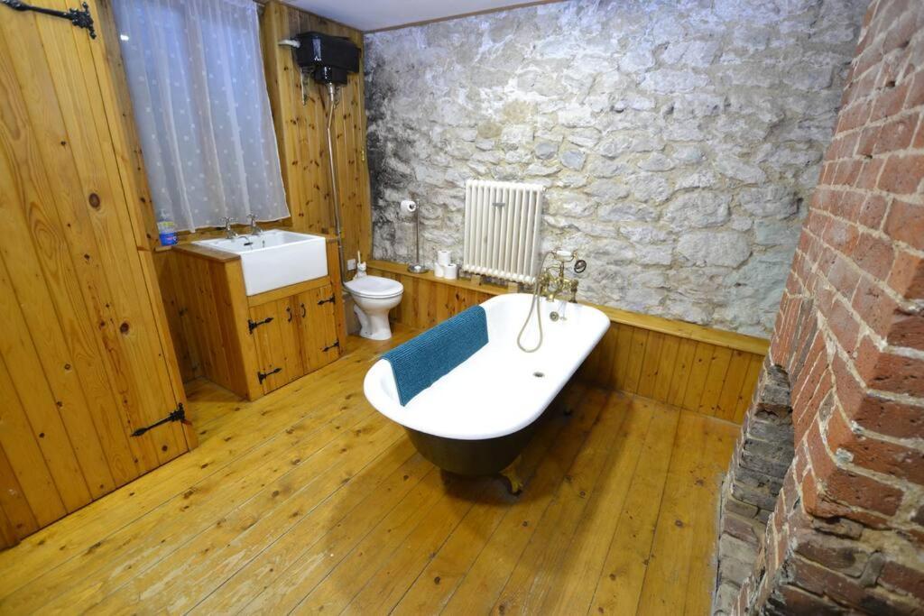 The Hive 4 Bed House Pool Table Air-Con Villa Мейдстън Екстериор снимка